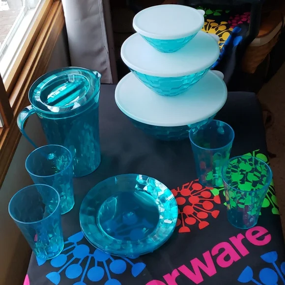 NEW - TUPPERWARE ICE PRISMS SERVING COLLECTION